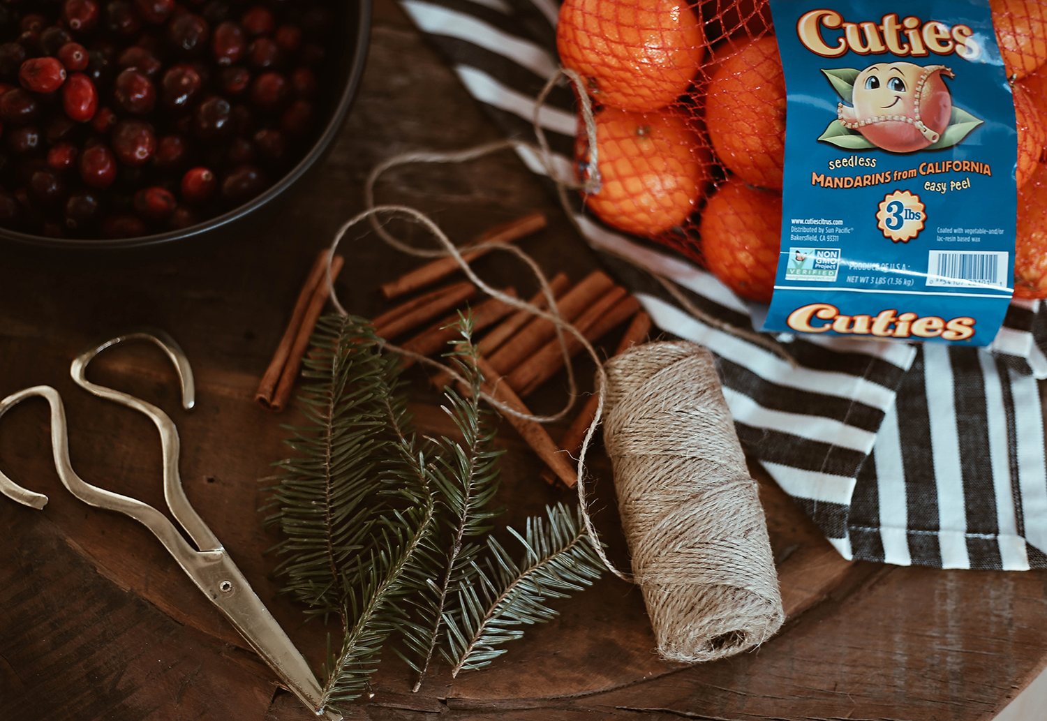 Yammie's Noshery: How to Make Dried Orange and Cranberry Garland {Tutorial}