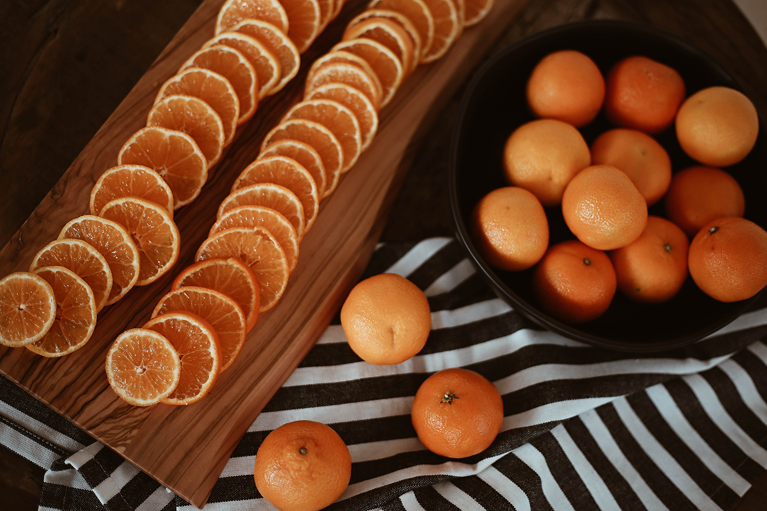 DIY Mandarin, Cranberry & Cinnamon Garland